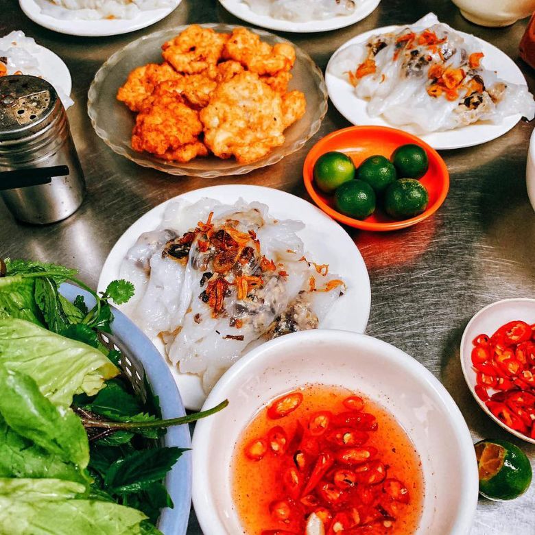 Bánh cuốn chả mực Gốc Bàng